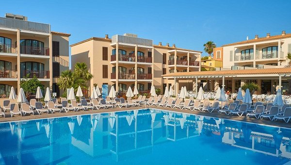 Protur Floriana Resort, Cala Bona, Pool und Hotel