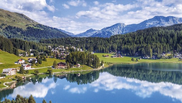 Eine Ausflugsgruppe in den Bergen.