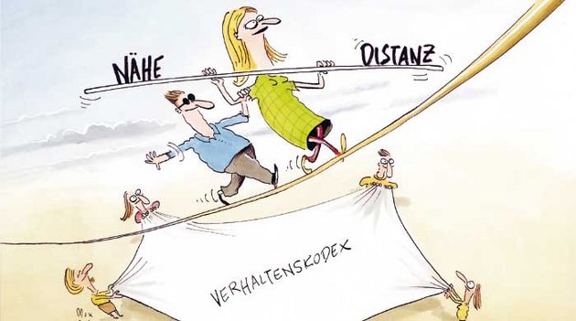 Die Kachel für den Verhaltenskodex zeigt zwei Personen auf einem Hochseil das auf Nähe und Distanz verweist.