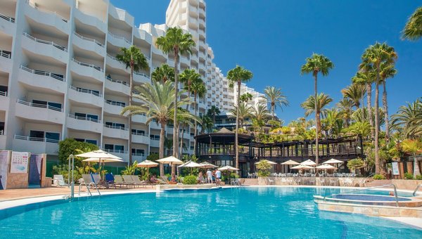 Corallium Dunamar, Playa del Inglés, Pool mit Terrasse und Palmen