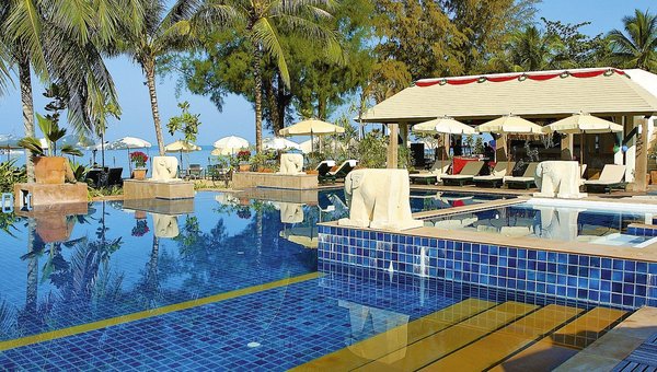 Baan Khaolak Resort, Khao Lak, Pool mit Palmen und Lounge