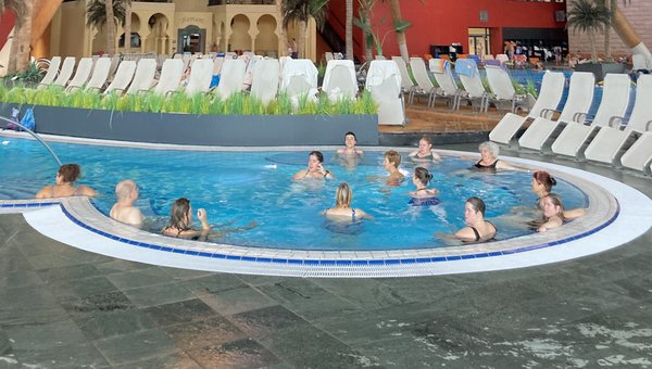 Eine tolle Wellnessanlage mit Pools und Topfpalmen