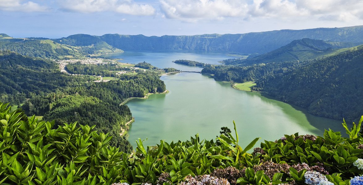 Grünes Naturparadies im Atlantik